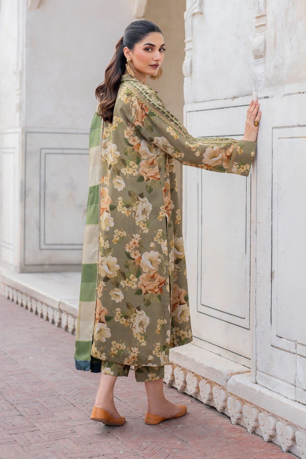 Karandi Unstitched 3 Piece Printed Dress - 334